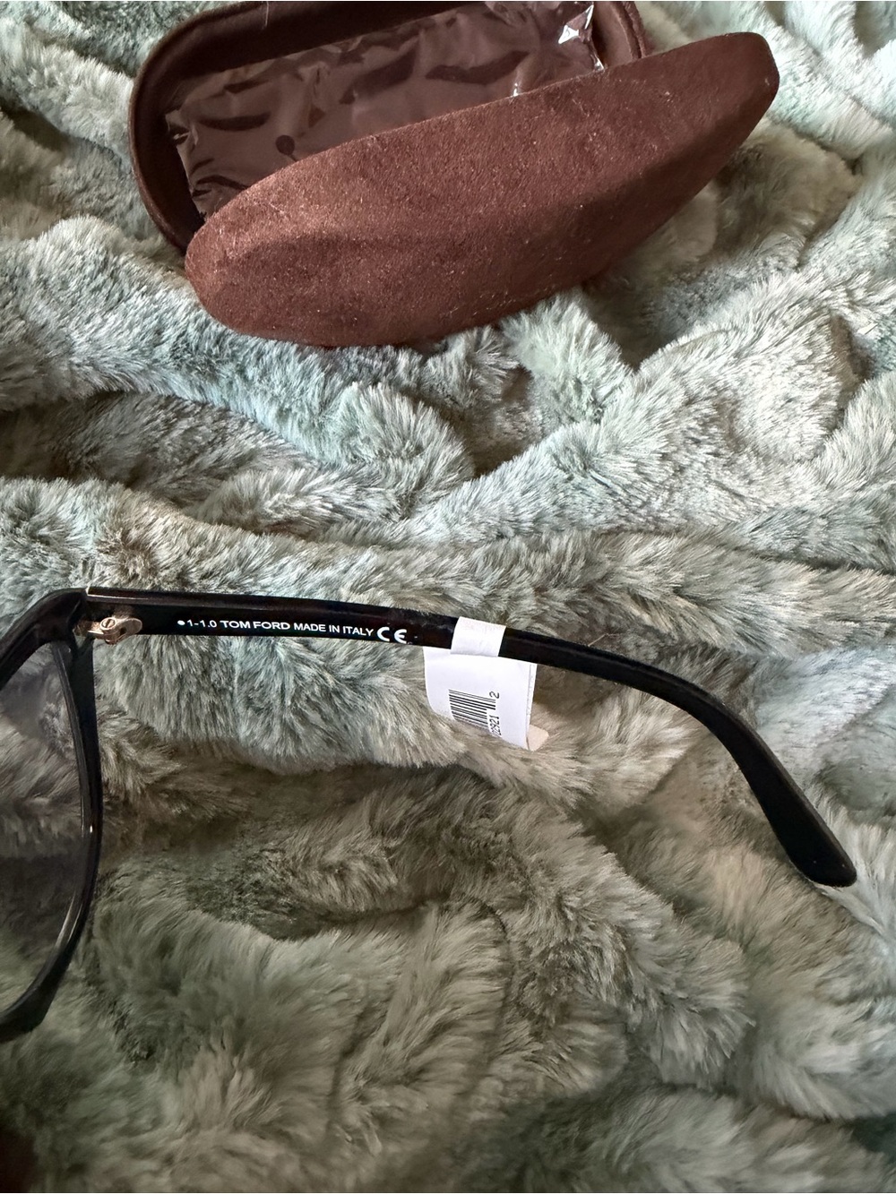 Tom Ford Black Cat-Eye Women's Eyewear with Gold Accent - Picture 4 of 6